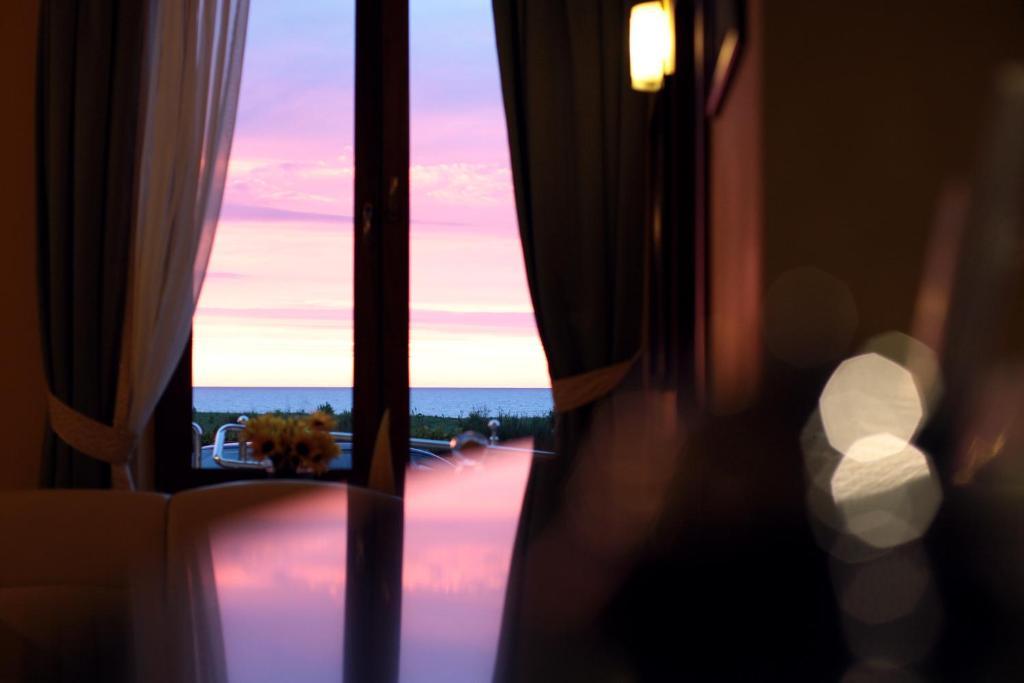 Hotel Dw Airen Trzęsacz Esterno foto